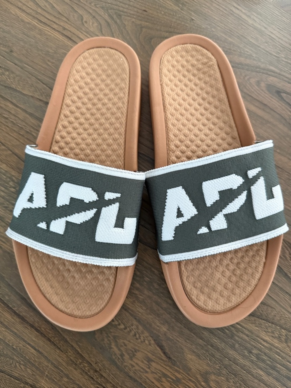APL Big Logo TechLoom Slide in Olive/White/Tan